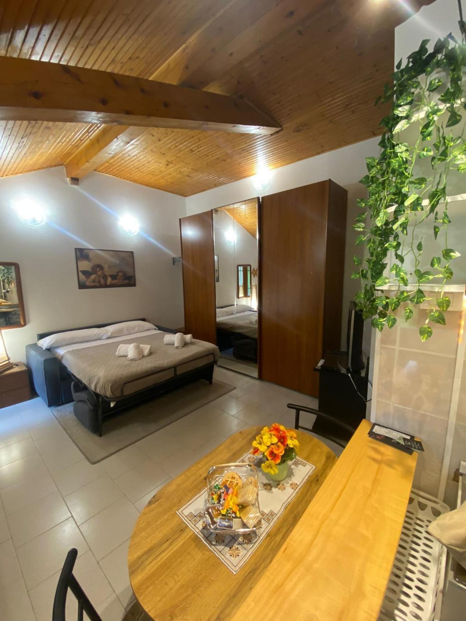 La Corte Dei Torri Loft On The Lake Oliveto Lario Exteriér fotografie